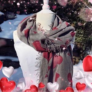 LIGHTWEIGHT LONG FRINGE HEART SCARF / SHAWL - NEW ! ❤️🥰